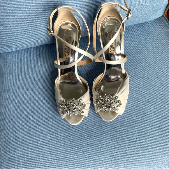BADGLEY MISCHKA satin wedding heels - Picture 3 of 6